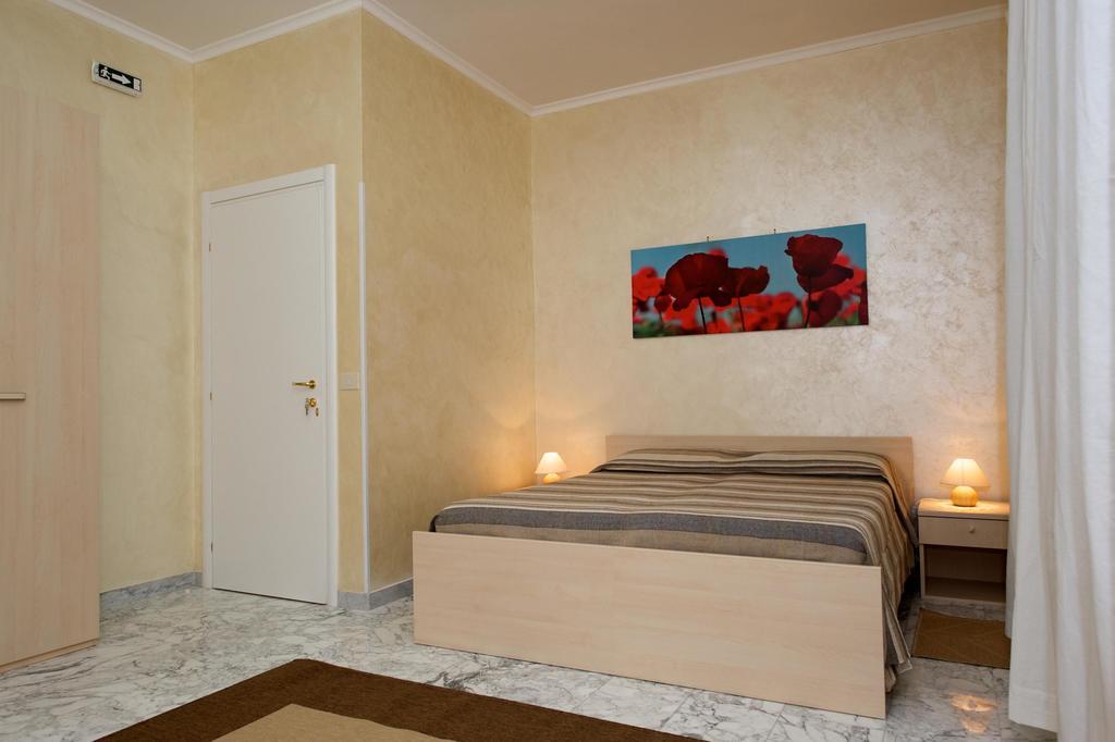 Guesthouse Holiday And โรม ภายนอก รูปภาพ